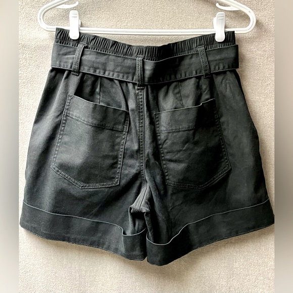 Cabi Discovery Shorts - Picture 3 of 6